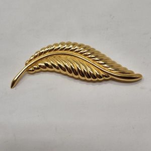 Gold Tone Textured Leaf Feather Brooch Pin Vintage Costume Jewelry Signed AS